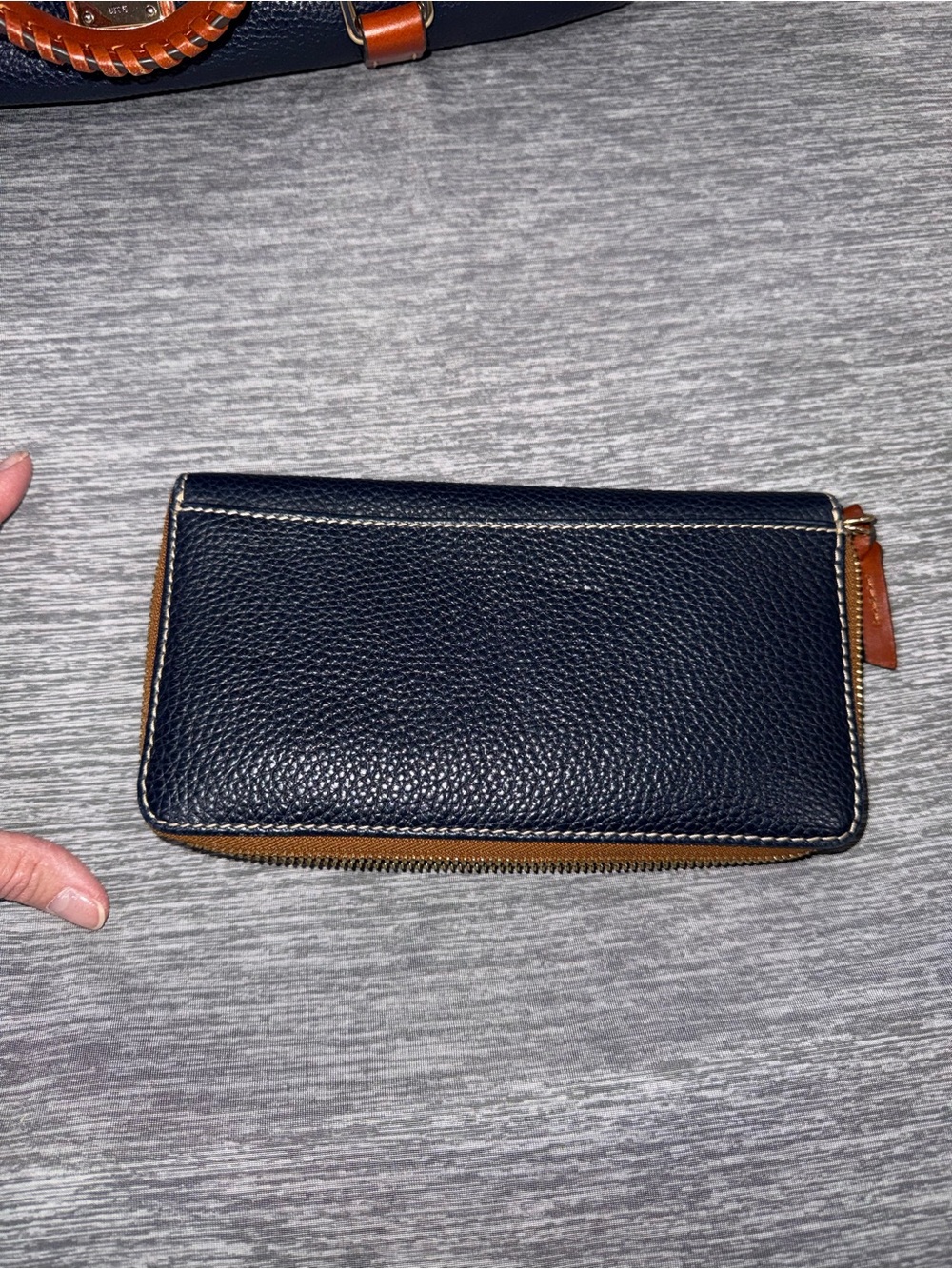 Dooney & Bourke Navy and Tan Leather Satchel INCLUDING matching wallet - Picture 7 of 12